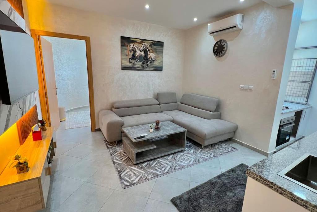 & Peaceful - Hassan 1br App At The Heart Of Apartment